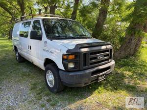 lot 10 image: 2013 Ford E150 cargo van. VIN1FTNE...
