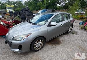 lot 11 image: 2012 Mazda 3. VINJM1BL1M86C1699977...
