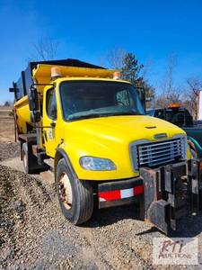 lot 32 image: 2007 Freightliner M2 SA dump truck...