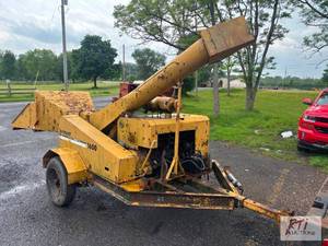 lot 61 image: Vermeer 1600 chipper. Ford gas engi...