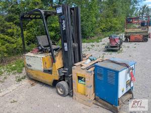 lot 64 image: Yale Electric Forklift. 3000Lb capa...