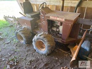 lot 68 image: Ditch Witch J20 ride-on trencher...