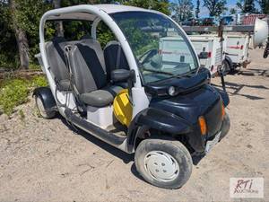 lot 79 image: 2002 Gem E-825 Electric Car. No Tit...