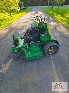 lot 86 image: John Deere 652R stand on mower. 530...