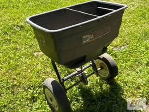 lot 117 image: Agri-Fab 175 broadcast spreader....