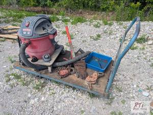 lot 186 image: Warehouse Cart with Shop Vac and Ch...