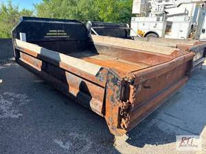 lot 207 image: 10ft dump body with hoist.&nbspIte...