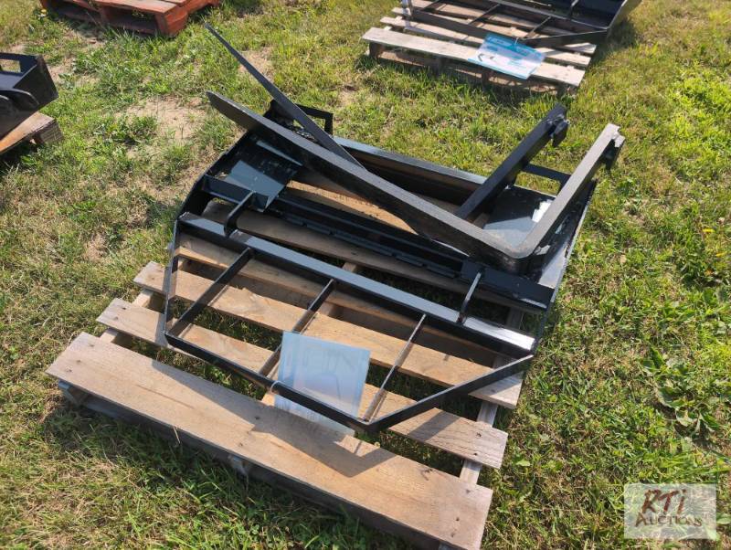 AGT pallet forks for skid loader wi | New Equipment NetAuction