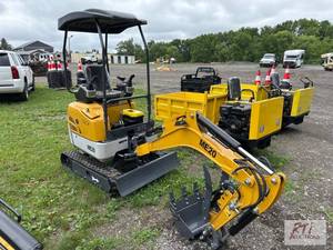 lot 4 image: SDLanch ME20 mini excavator, 16in d...