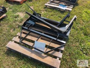 lot 6 image: AGT pallet forks for skid loader wi...