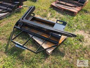 lot 9 image: AGT pallet forks for skid loader wi...