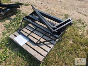 lot 15 image: AGT pallet forks for skid loader wi...