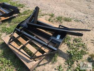 lot 24 image: AGT pallet forks for skid loader wi...
