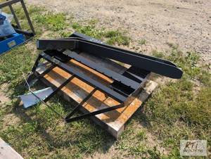 lot 27 image: AGT pallet forks for skid loader wi...