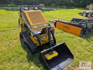lot 28 image: AGT MX-CRT 23 tracked mini skid loa...