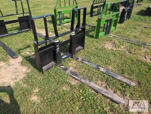 lot 68 image: Kivel 4200lb step through pallet fo...