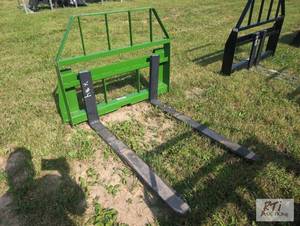 lot 85 image: Kivel 3500lb pallet forks, John Dee...