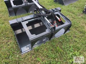 lot 124 image: Wolverine 44in grapple bucket for m...