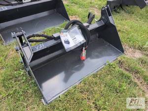 lot 125 image: Wolverine 48in MP bucket for mini s...