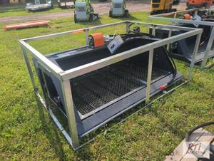 lot 131 image: Wolverine 72in sifting bucket. MDI...