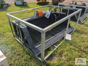 lot 132 image: Wolverine 72in sifting bucket. MDI...