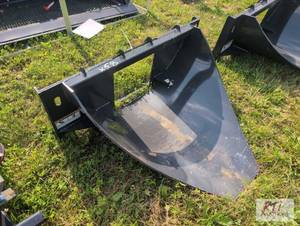 lot 135 image: Wolverine 36in tree spade bucket. ...