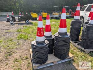 lot 168 image: 50X Reflective traffic cones, 30in ...