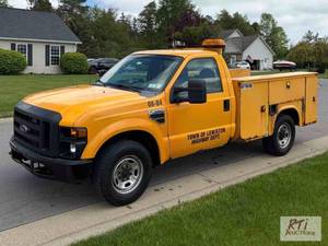 lot 2 image: 2008 Ford F-350 XL regular cab u...