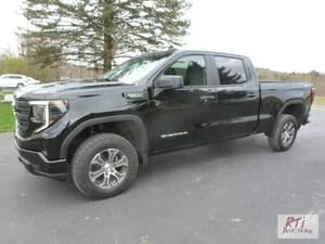 lot 10 image: 2024 GMC Sierra 1500 4x4 PRO Crew C...