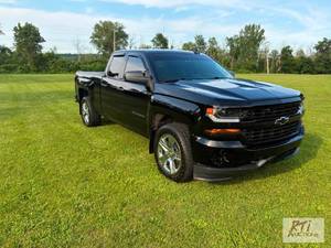 lot 13 image: 2016 Chevy Silverado 1500 double ca...
