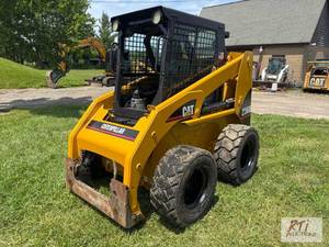 lot 93 image: Cat 236 skid steer loader. SN CAT0...