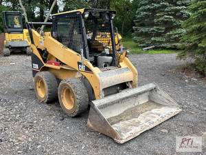 lot 94 image: CAT 232B skid steer loader. 4,505 h...