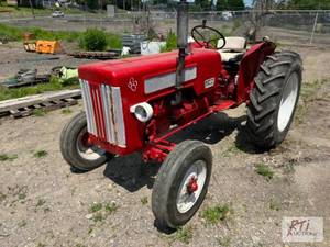 lot 117 image: International Harvester&nbspB-414 ...