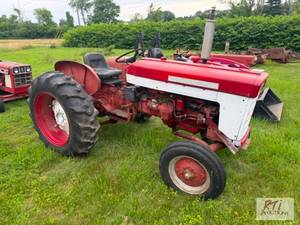 lot 119 image: International 240 Tractor. Gas engi...