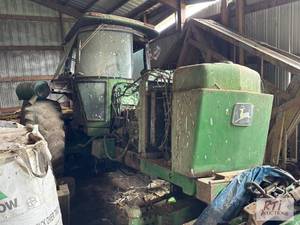 lot 126 image: John Deere 4640 parts tractor. T...