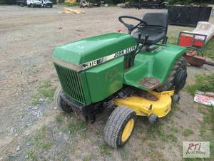 lot 144 image: John Deere 318 lawn tractor, HST, 5...
