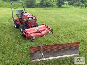 lot 147 image: Steiner 430 Max lawn tractor. 3,442...