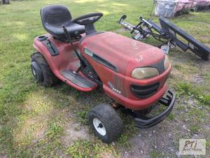 lot 148 image: Craftsman DLT3000 lawn tractor. Ite...