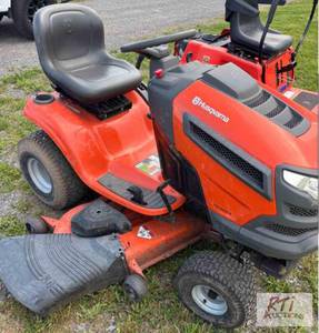 lot 155 image: 2022 Husqvarna YTH24V54 riding mowe...