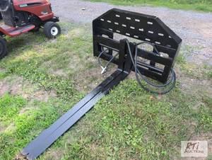 lot 186 image: Hydraulic adjustable pallet forks f...