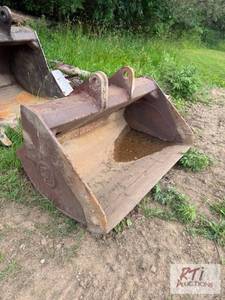 lot 202 image: 60in ditching bucket. 65mm pins. It...