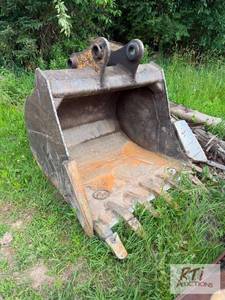lot 203 image: 48in digging bucket. Will fit John ...
