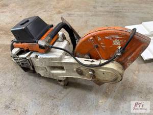 lot 214 image: Stihl concrete saw. Operational ...