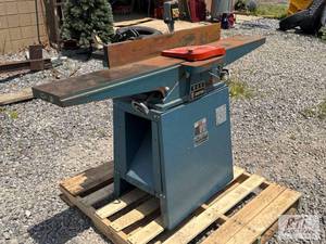 lot 215 image: SJ-2030 8 inch jointer. Operational...