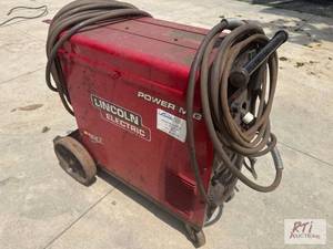 lot 230 image: Lincoln 255XT MIG welder. Comes wit...