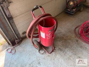 lot 249 image: Black Bull 90LB Gravity Feed Abrasi...
