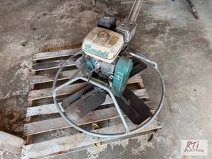 lot 250 image: Bartell B436 Gas power trowel. 5.0H...