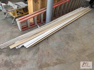 lot 268 image: Assorted crown molding. Lengths up ...