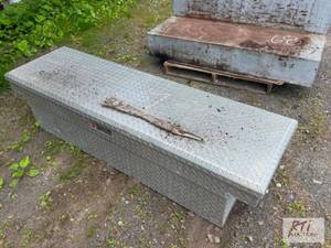 lot 286 image: Diamond plate truck toolbox.&nbspT...