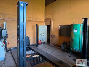 lot 290 image: 4 Post auto lift and ramps. 7500lb ...
